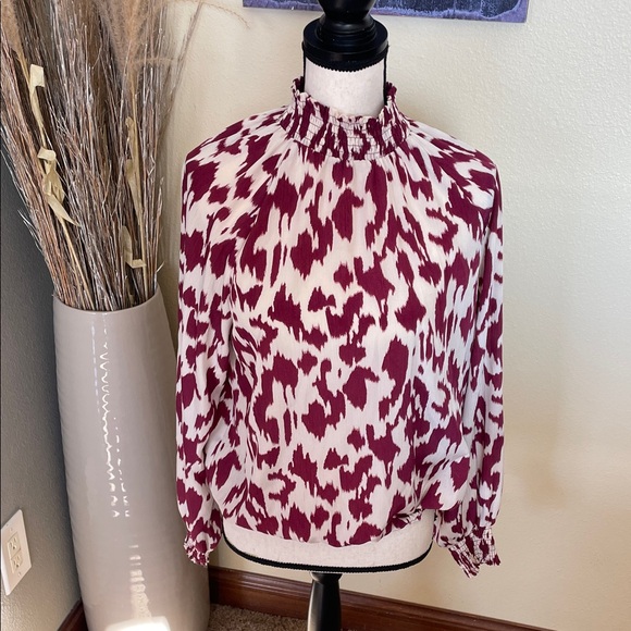 Evereve Allison Joy Arlo Ikat Cream & Burgundy Blouse Size Small - Picture 3 of 10